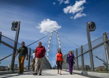 Leaders, onlookers cheer ‘change in the skyline’ as Gateway Bridge officially opens